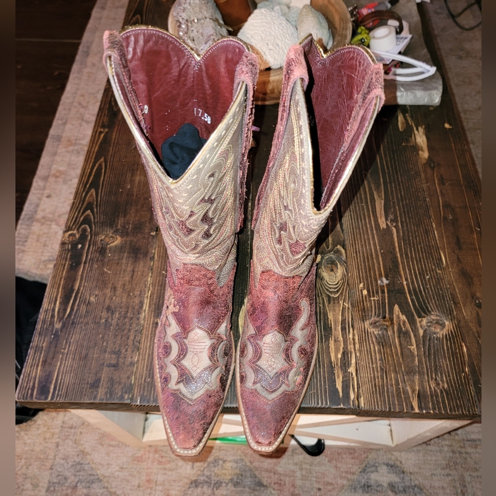 Women's cowboy boots